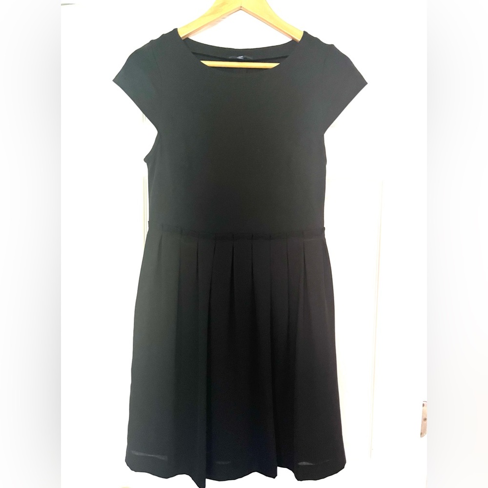 GAP - Size 6 Cap-sleeve dress